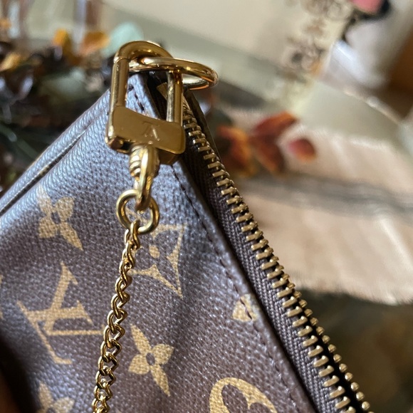 Louis Vuitton Monogram Mini Pochette 🩷 - Picture 5 of 12